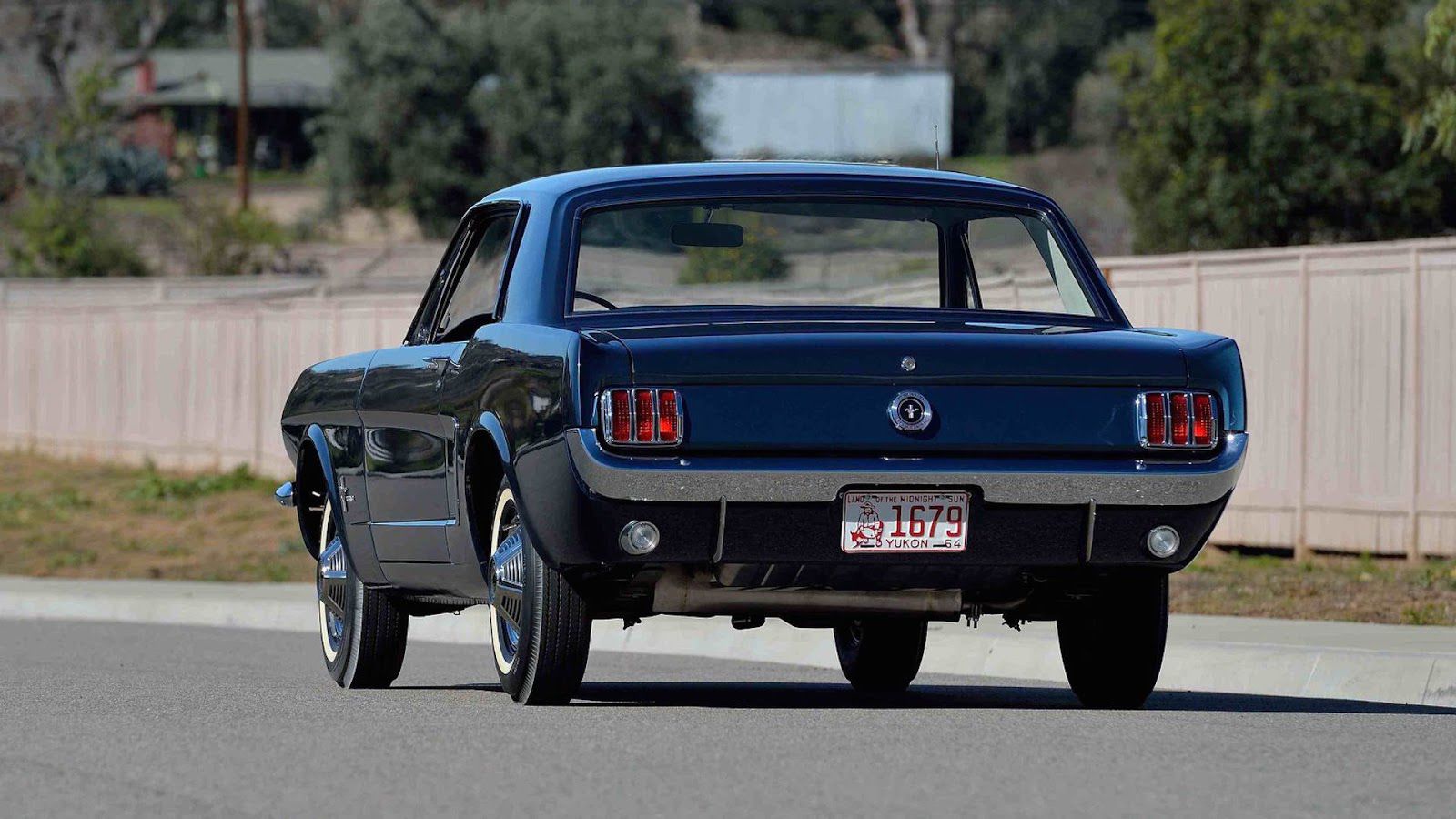 Αρχικά η συγκεκριμένη Mustang ήταν να παραδοθεί στο Βανκούβερ, αλλά τελικά το Μάιο του 1965 εμφανίστηκε στο Γιούκον του Καναδά. Λίγους μήνες αργότερα 